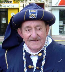 renéencostumedeconfrérie