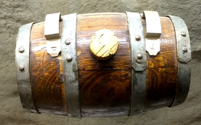 tonnelet de chien saint bernard (musée de l'hospice du col du Grand Saint Bernard)